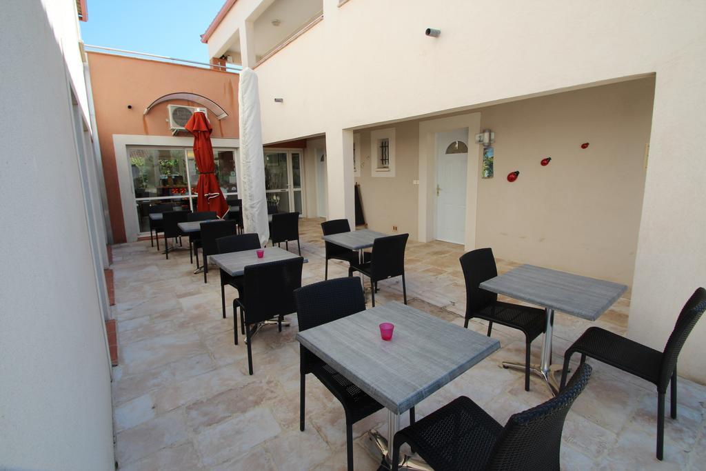 Hotel Et Residence De La Transhumance Saint-Martin-de-Crau Exterior foto