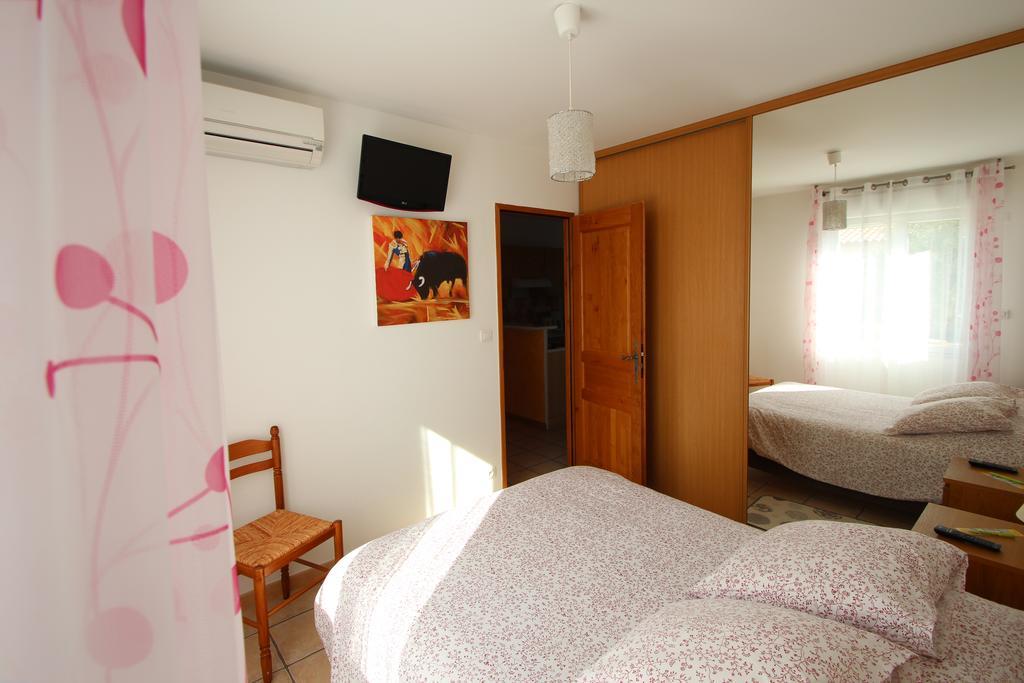 Hotel Et Residence De La Transhumance Saint-Martin-de-Crau Zimmer foto