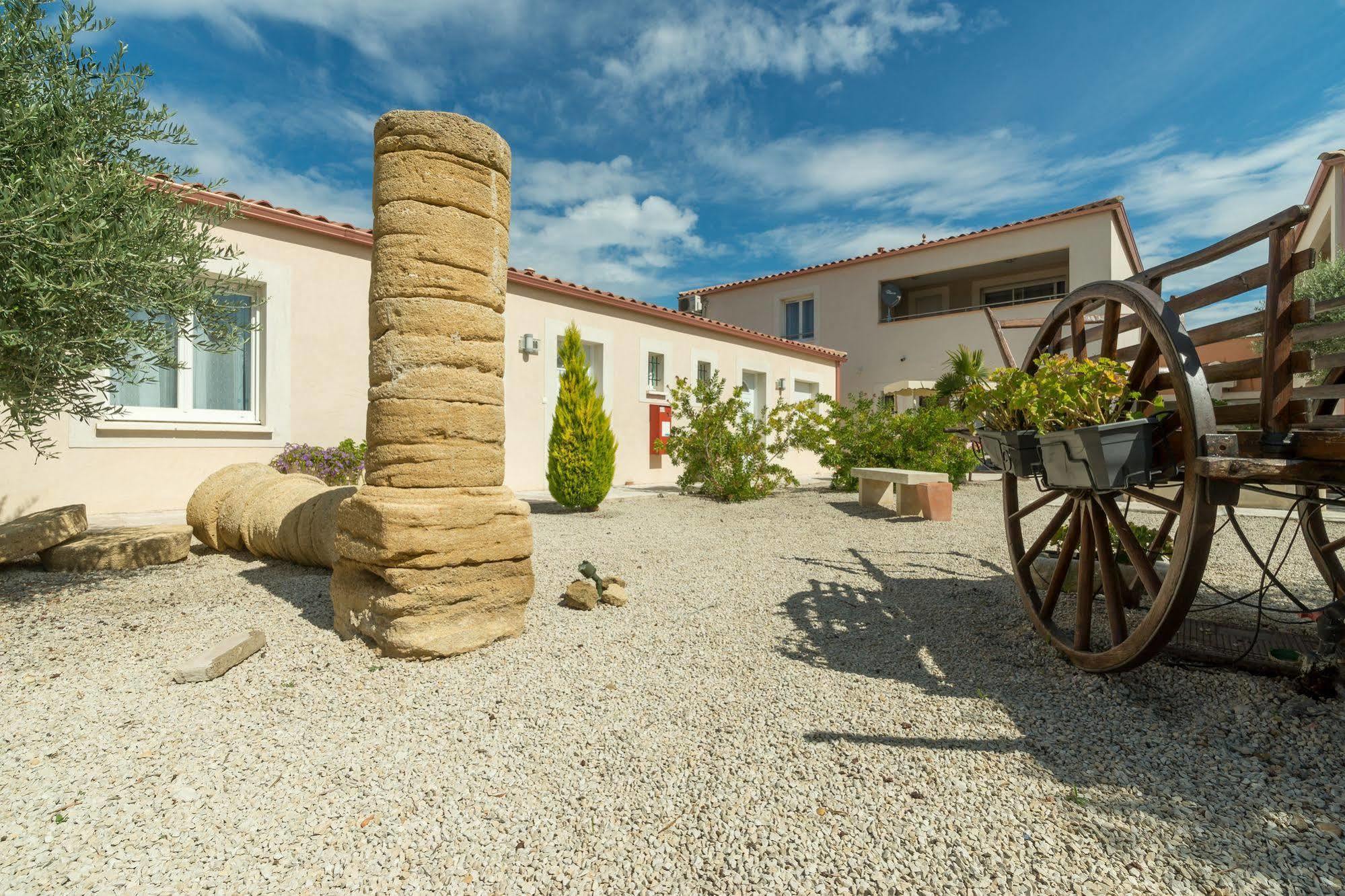Hotel Et Residence De La Transhumance Saint-Martin-de-Crau Exterior foto