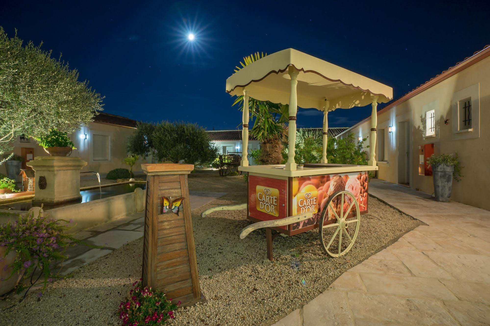 Hotel Et Residence De La Transhumance Saint-Martin-de-Crau Exterior foto